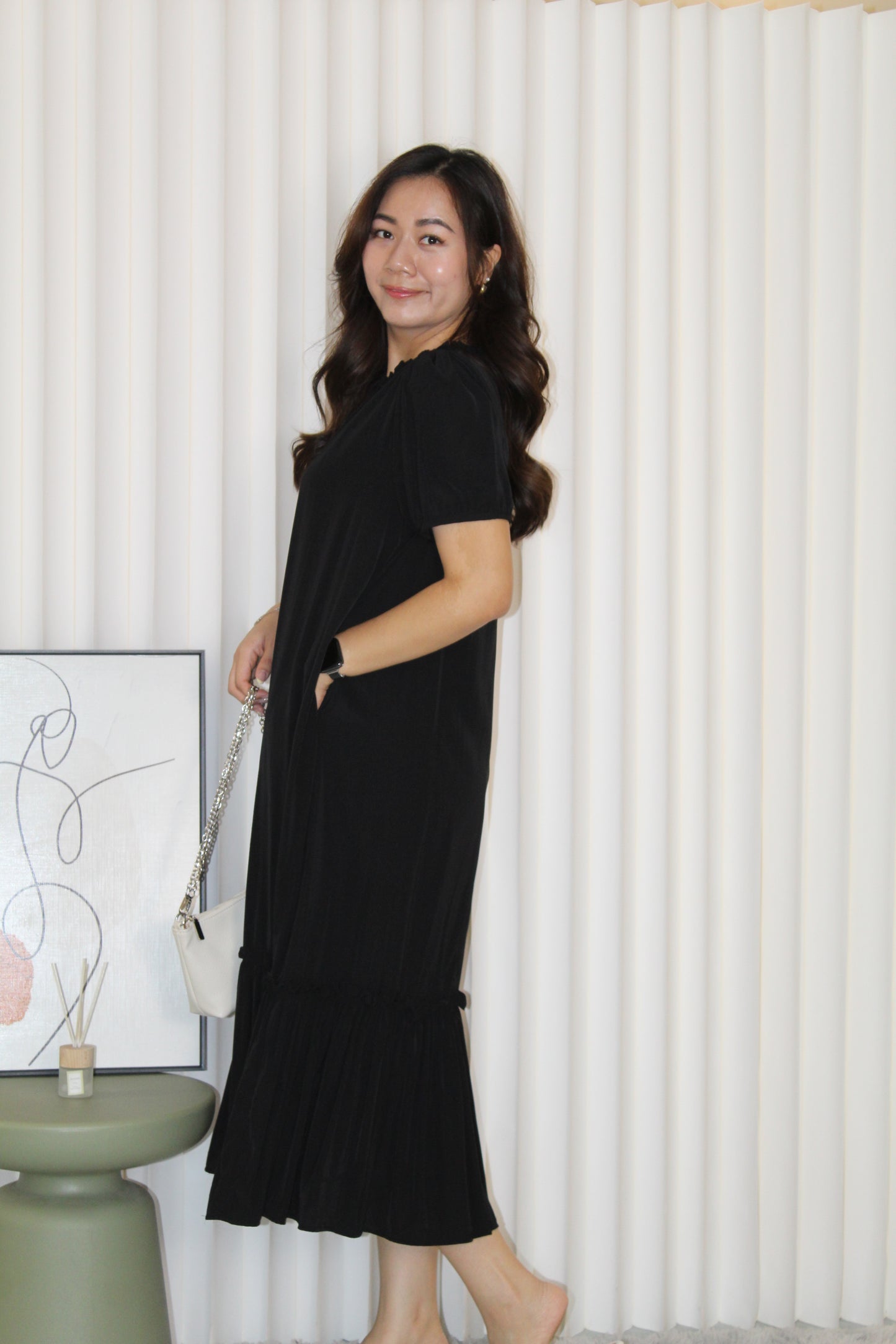 Hallie Straight Midi Dress (Black)