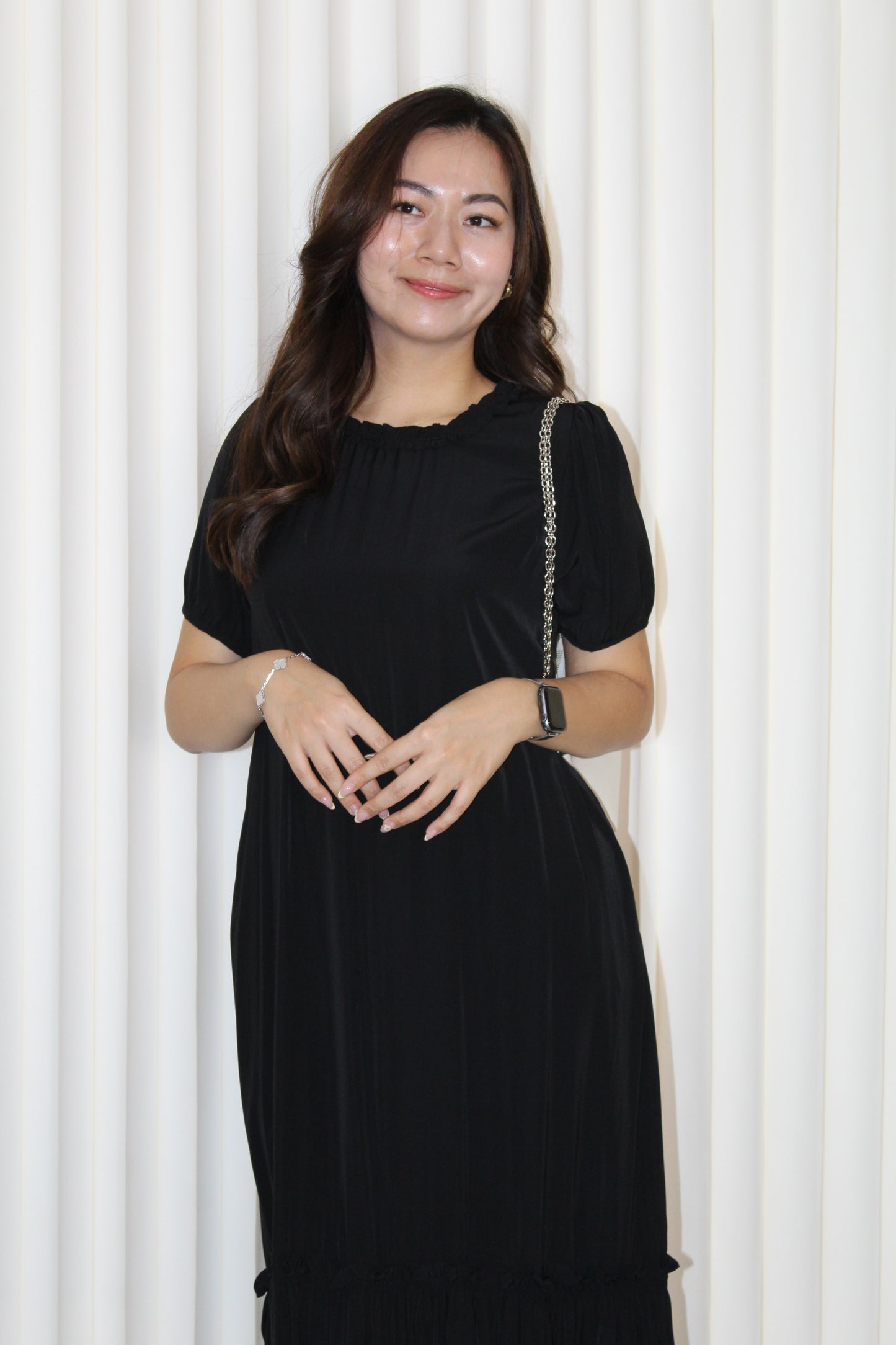 Hallie Straight Midi Dress (Black)