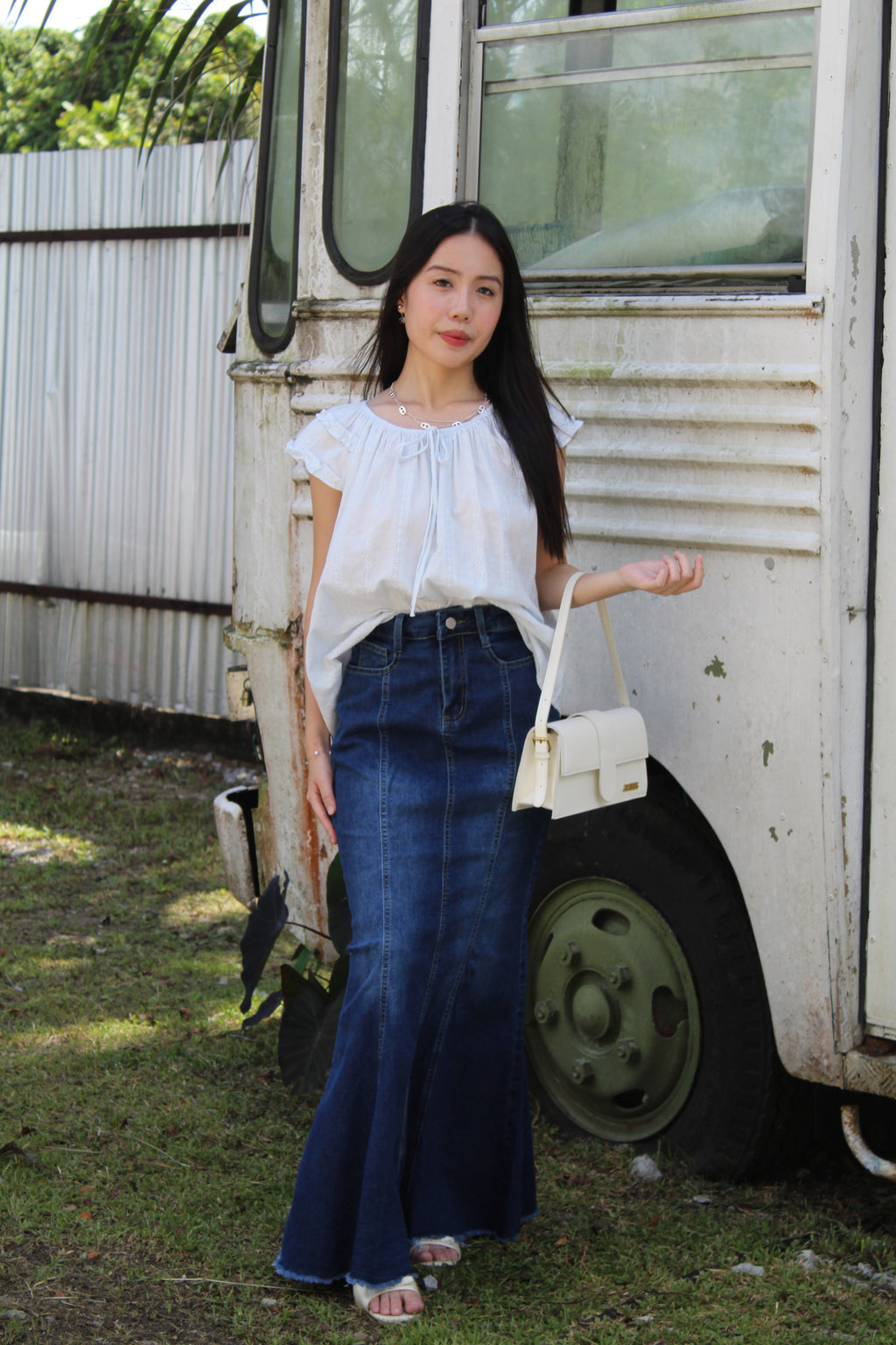 Kaliyah Broderie Ruffle Top (Blue）