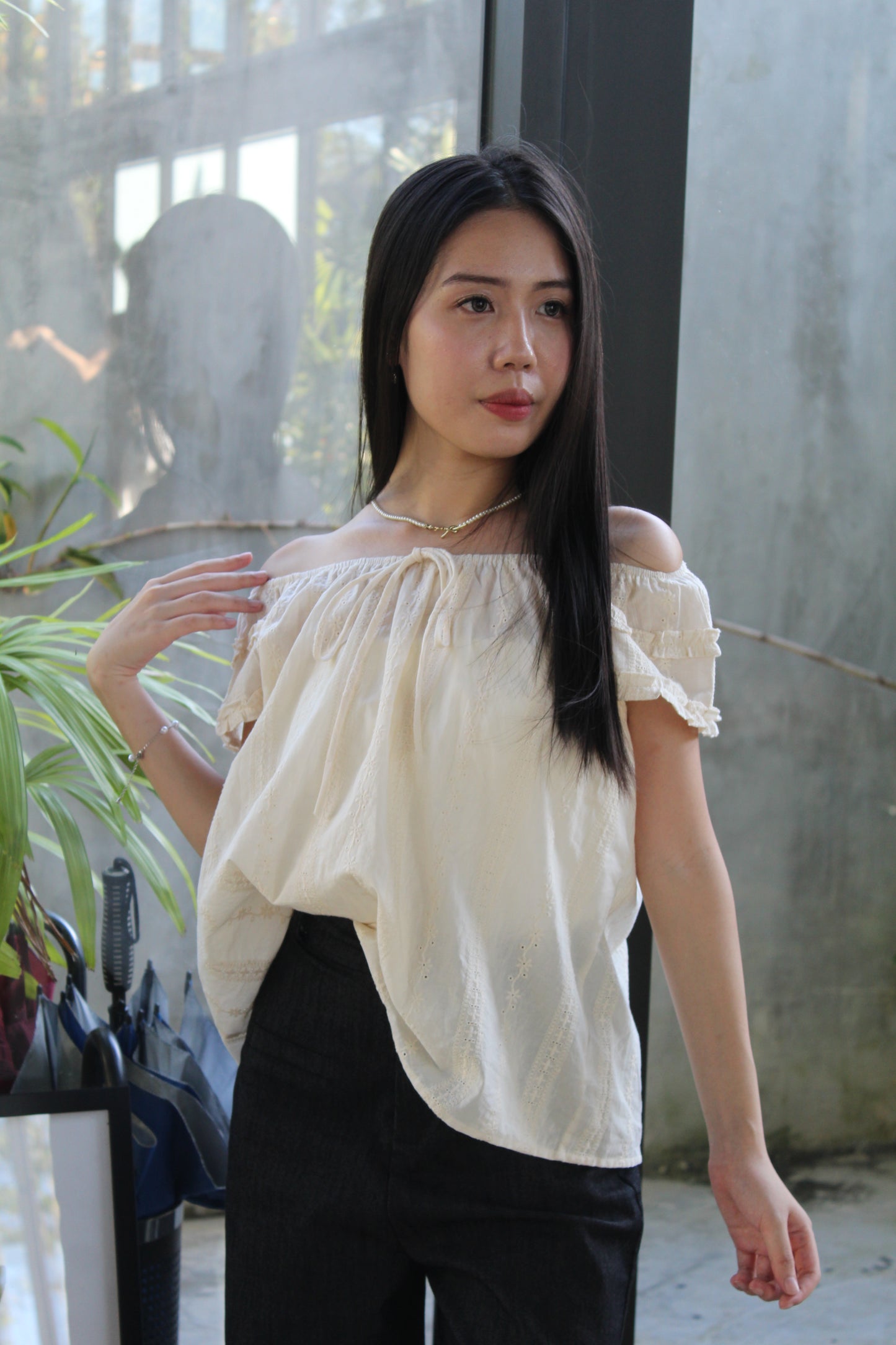Kaliyah Broderie Ruffle Top (Blue）