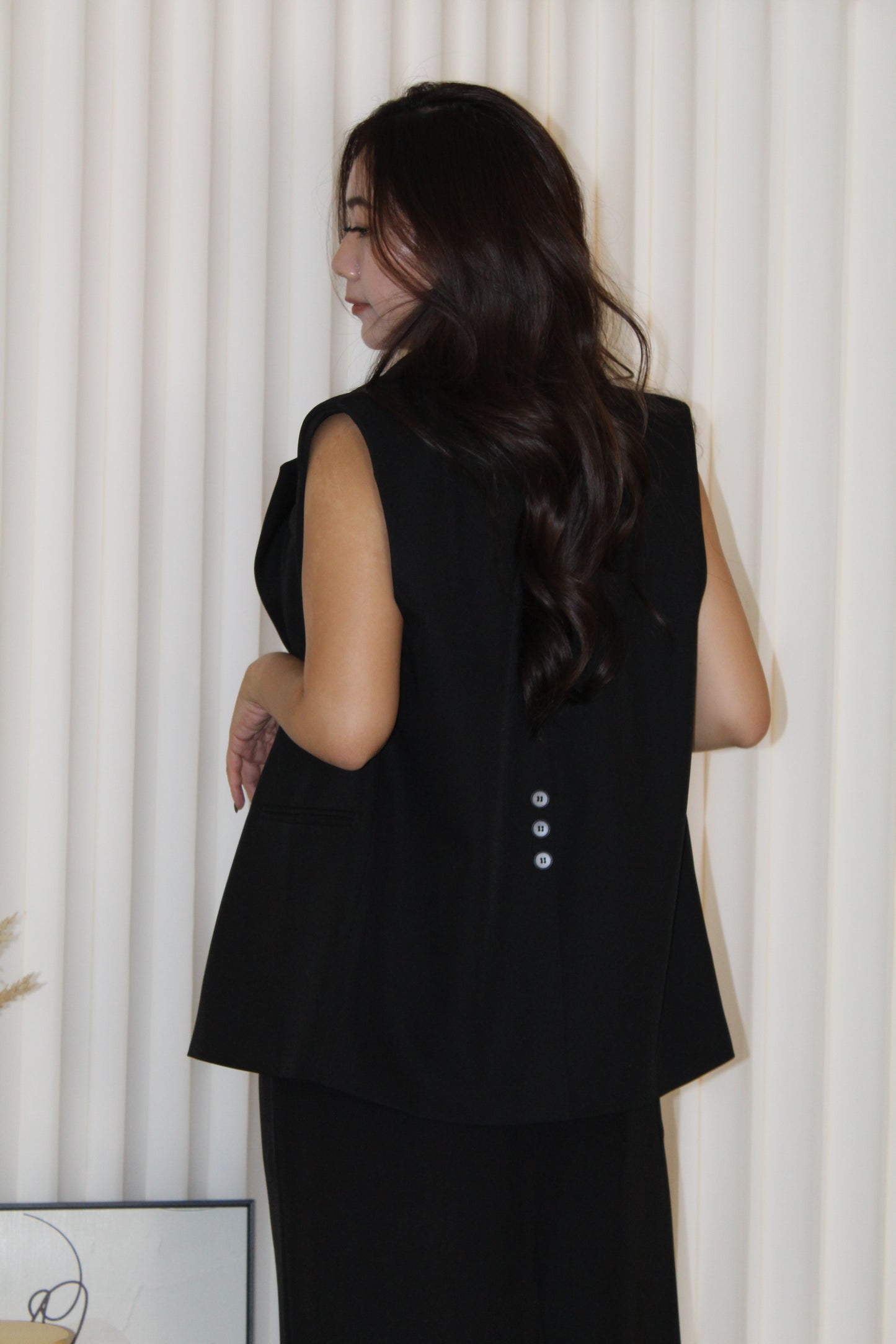 Orien Suit Vest Top (Black)
