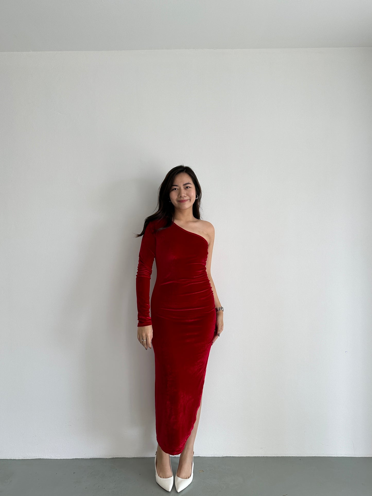 Taelyn Velvet Slit Dress (Red)