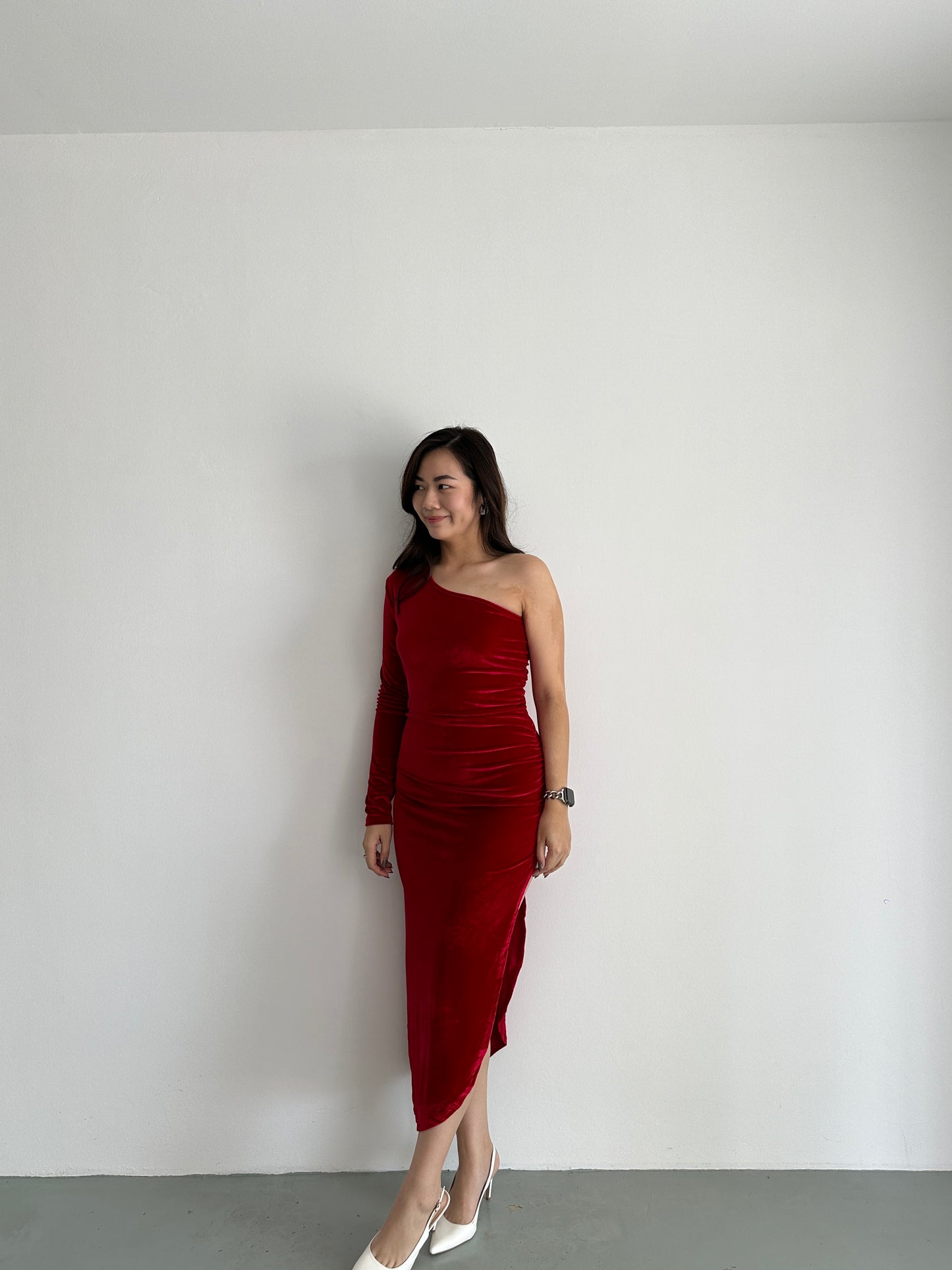 Taelyn Velvet Slit Dress (Red)