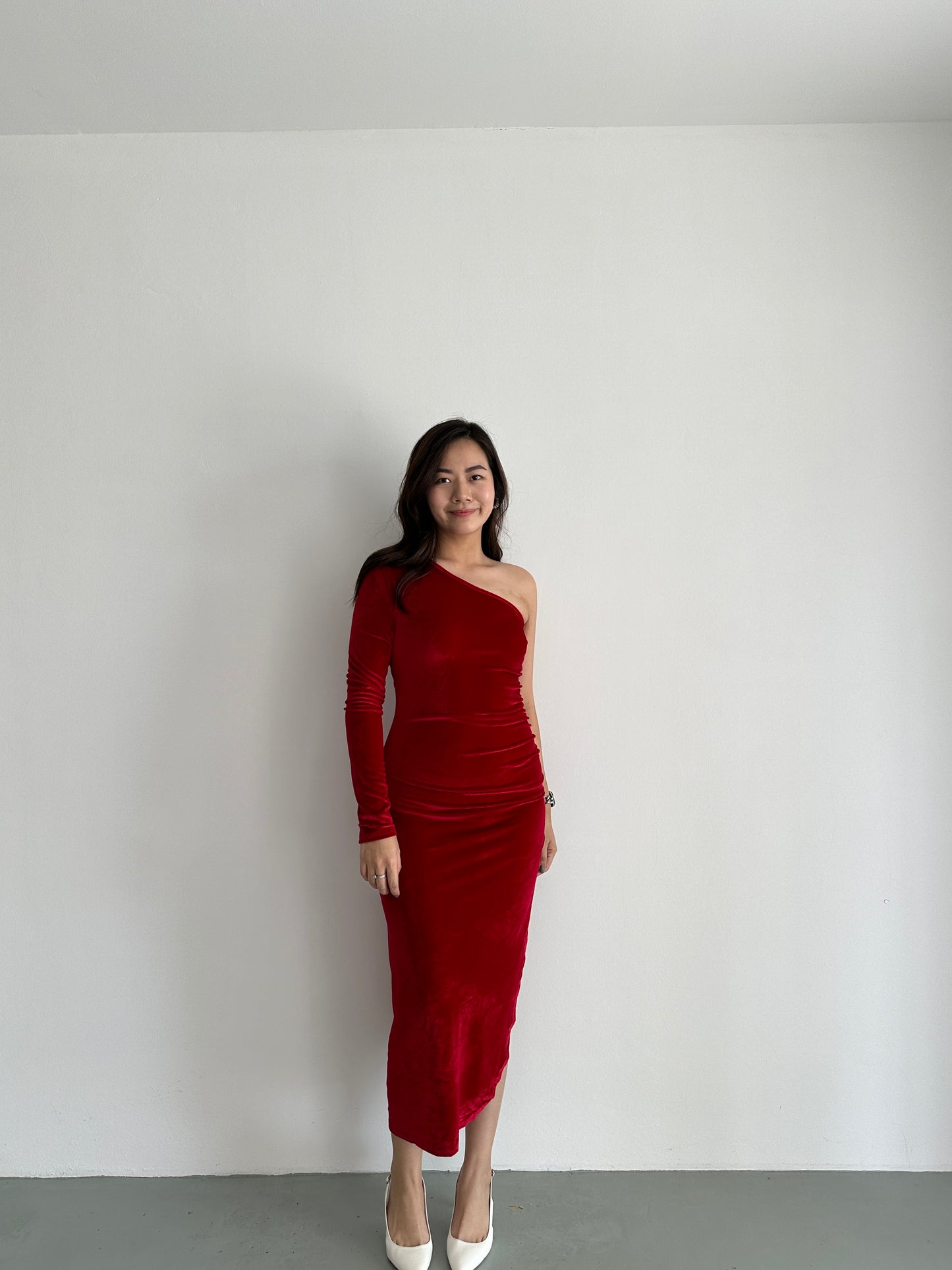 Taelyn Velvet Slit Dress (Red)