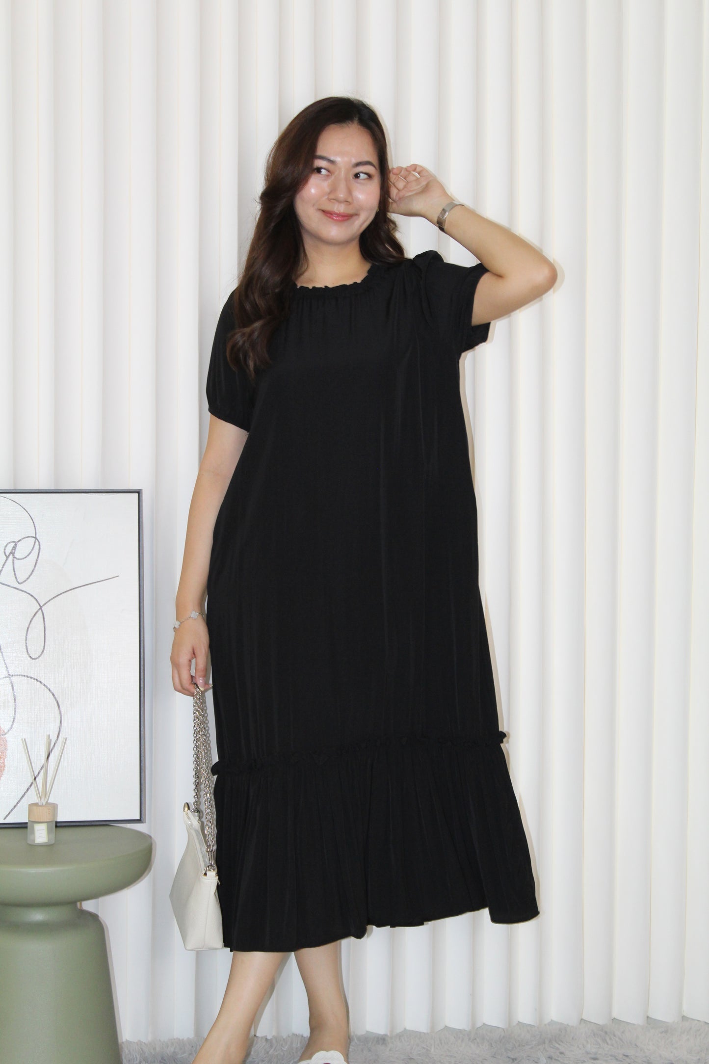 Hallie Straight Midi Dress (Black)